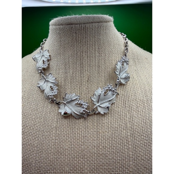 Vintage MCM Sarah Coventry Whispering Leaves 17" j‎ Hook necklace - Picture 2 of 8
